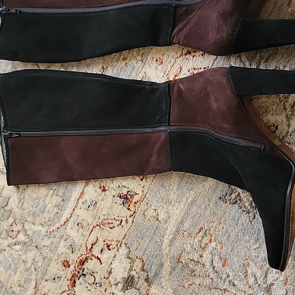 Stuart WEITZMAN geometric Suede Boots. - Picture 5 of 10